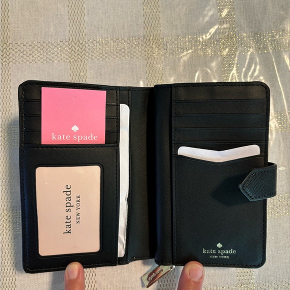 Staci Medium Compact Bifold Wallet. Warm Beige and Black. In excellent condition - Picture 5 of 5